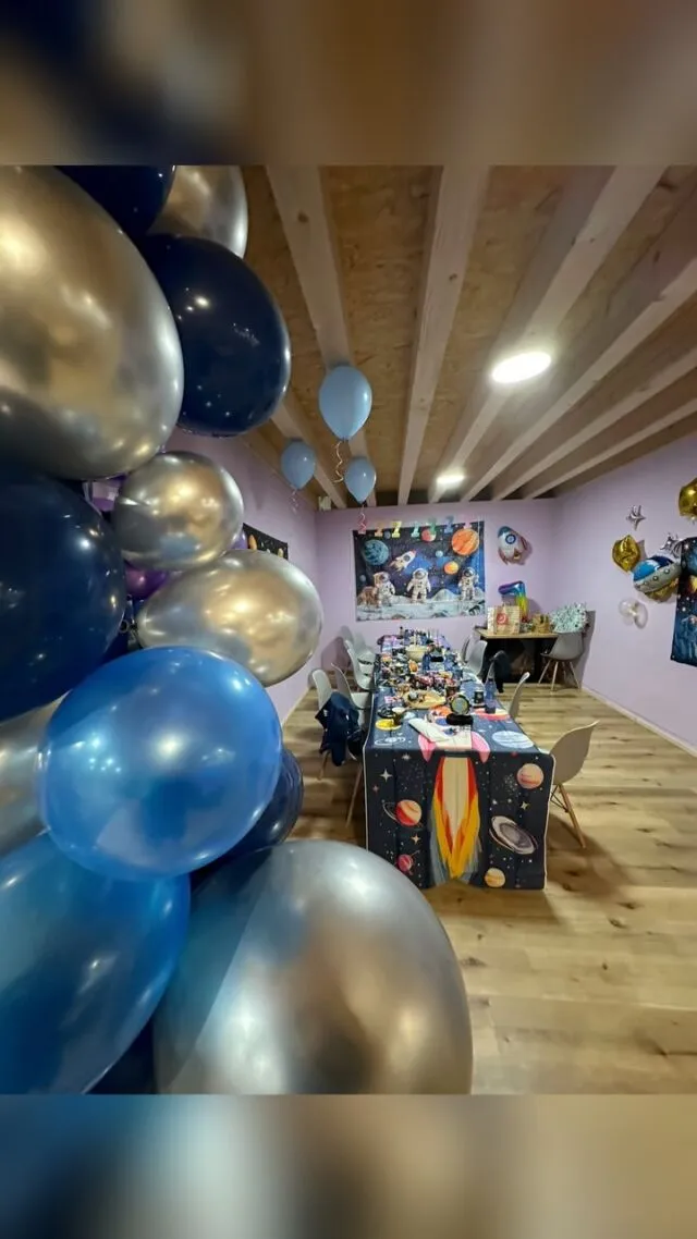 Ein Tag, den euer Kind nie vergisst!
Ein liebevoll geschmückter Raum, strahlende Kinderaugen, fröhliches Lachen und unendlich viele Glücksmomente – genau das erwartet euch im FunFusion Wetzlar!

Gestaltet unseren Geburtstagsraum ganz nach euren Vorstellungen – mit Deko, die ihr selbst mitbringt und einem Ambiente, das perfekt zu eurem Kind passt. So wird der Geburtstag nicht nur besonders, sondern persönlich und unvergesslich.

Dazu kommen unsere Highlights: Trampolinpark, Ninja Parcours, KidsPlay und Lasertag – Spiel, Spaß und Action für jedes Alter!

In euren eigenen Räumen ist natürlich das Mitbringen von Kuchen, Wasser und kleinen Snacks erlaubt – so wie ihr es liebt.

Und für alle, die sich einfach nur zurücklehnen und genießen möchten, gibt’s unsere Geburtstagspakete.

Macht den großen Tag zu einem echten Erlebnis – voller Lachen, Bewegung und unvergesslicher Momente.
Jetzt buchen und feiern!

#FunFusionWetzlar #Kindergeburtstag #Geburtstagsmomente #Trampolinpark #NinjaParcours #KidsPlay #Lasertag #Geburtstagsglück #erinnerungenschaffen